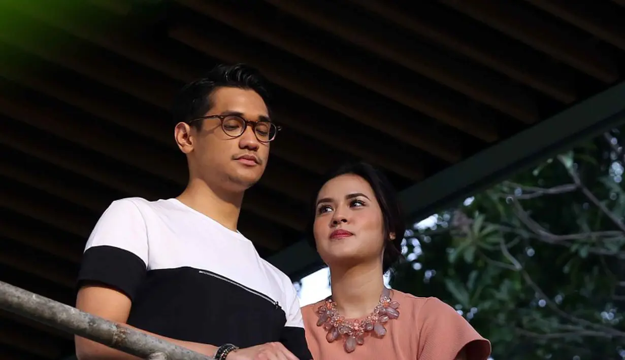 Afgan tidak dapat menyembunyikan perasaan grogi saat beradegan mesra dengan Raisa. Sama dengan Afgan, Raisa pun menjadi salah tingkah saat harus berpelukan dengan Afgan. (Nurwahyunan/Bintang.com)