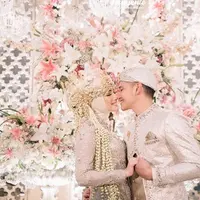 Resmi Suami Istri, Ini 5 Momen Rezky Aditya Cium Mesra Citra Kirana (sumber: Instagram.com/imagenic)