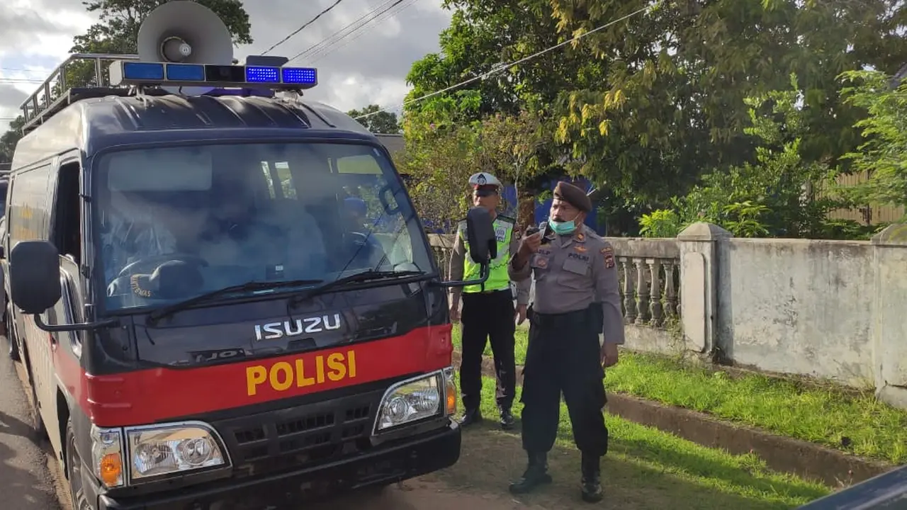 Sosialisasi pembatasan aktivitas umum di Papua