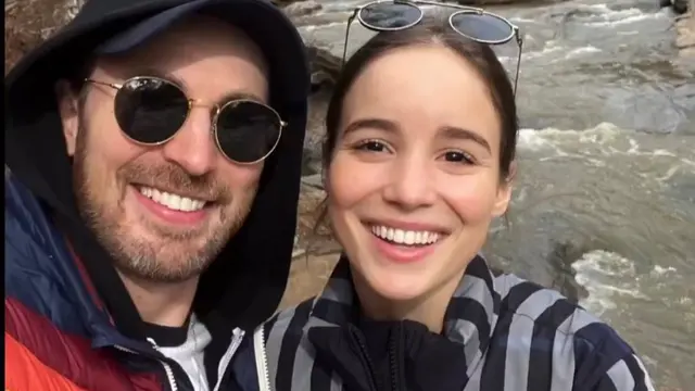 10 Potret Kemesraan Chris Evans dan Alba Baptista Sebelum Menikah, Bikin Fans Gigit Jari