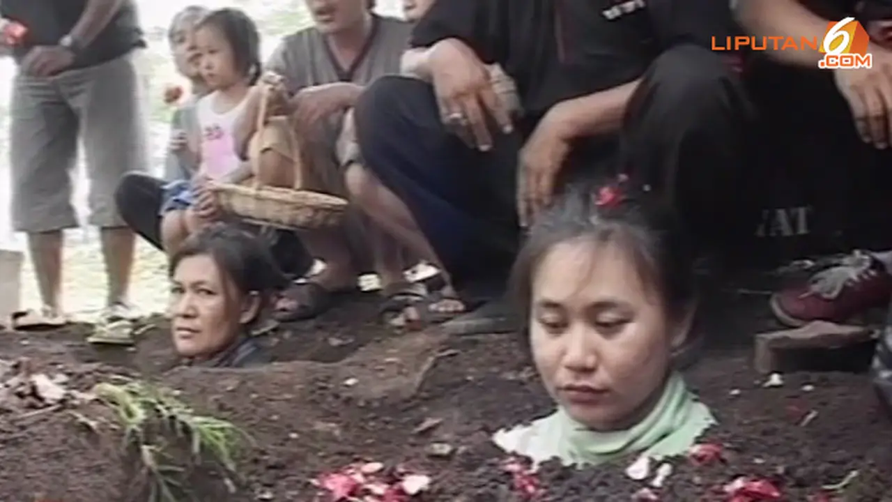 aksi-kubur-diri-131114a.jpg