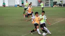 Suasana latihan Timnas Indonesia U-16 yang berlangsung di Lapangan B, Kompleks Stadion Utama Gelora Bung Karno (SUGBK), Senayan, Jakarta, Senin (19/02/2024). (Bola.com/Bagaskara Lazuardi)