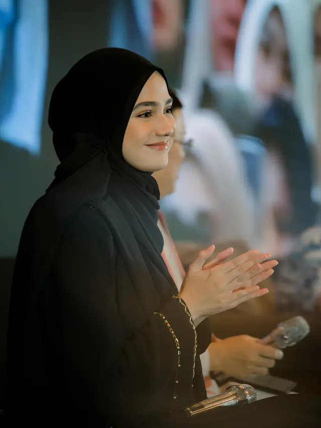 Tampil Berhijab, Ini 7 Potret Syifa Hadju di Acara Kajian yang Sempat Bikin Pangling