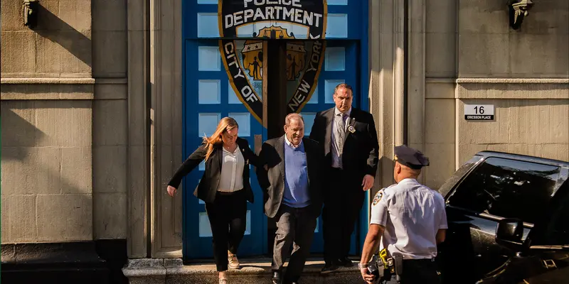 Harvey Weinstein Menyerahkan Diri ke Polisi