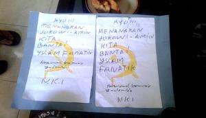 Bawaslu Banyumas menyita tujuh lembar selebaran provokatif bergambar palu arit atau lambang PKI. (Foto: Liputan6.com/Bawaslu Banyumas untuk Muhamad Ridlo)