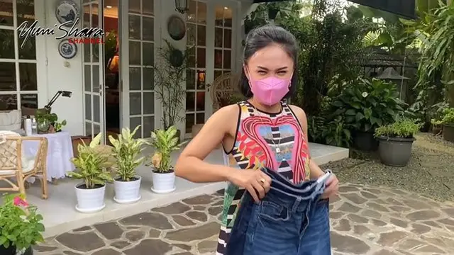 Disorot Netizen, Ini 7 Momen Yuni Shara Permak Pakaian Branded