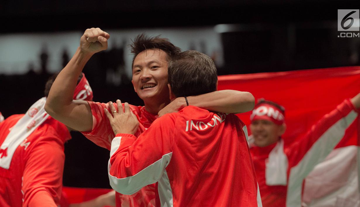 Pebulu tangkis beregu putra Indonesia Ihsan Maulana Mustofa tersenyum usai mengalahkan Lee Zii Jia dari Malaysia di final beregu putra SEA Games di Axiata Arena, Malaysia, (24/8). Indonesia meraih emas di cabang ini. (Liputan6.com/Faizal Fanani)