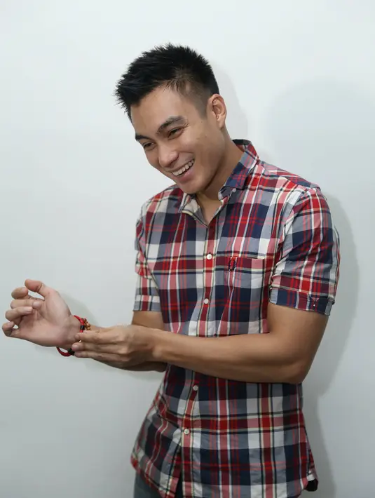 "Mau gak mau, saya syuting aja udah pulang malem. Otomatis harus bisa membagi waktu dengan waktu saya di bisnis kuliner. Kalau syuting terus, bisnisnya terbengkalai, karena masih saya yang urus sana-sini," jelas Baim Wong. (Andy Masela/Bintang.com)