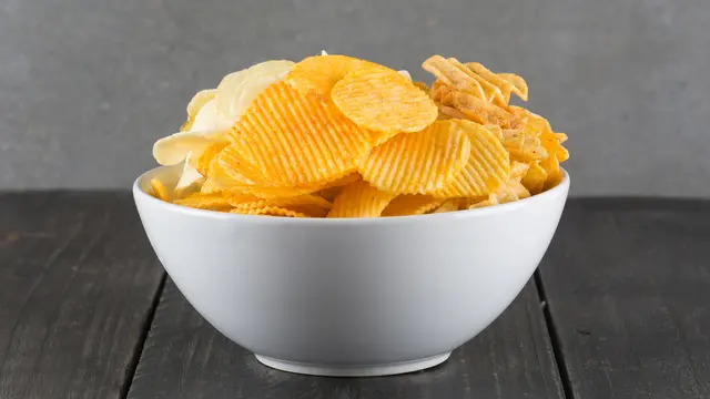 Hindari makan langsung dari kemasan karena sulit di kontrol