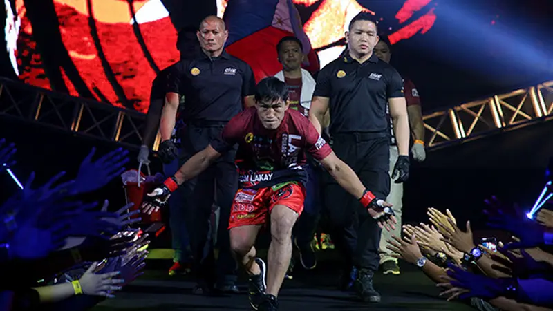 Pemegang gelar ONE Championship Lightweight World Champion Eduard “Landslide” Folayang akan berhadapan dengan Shinya “Tobikan Judan” Aoki di ONE: A New Era di Jepang, 31 Maret mendatang. (ONE Championship)