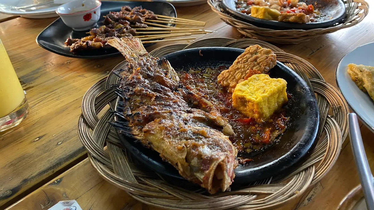 Menu sambal bakar, di Rumah Makan Sambal Bakar Myzka di Jalan Raya Sukabumi-Cianjur, Desa Pasirhalang, Kecamatan Sukaraja, Kabupaten Sukabumi (Liputan6.com/Fira Syahrin).