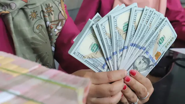 Menguat Tipis, Rupiah Masih Tertahan di Level Rp 18 Ribu per Dolar AS