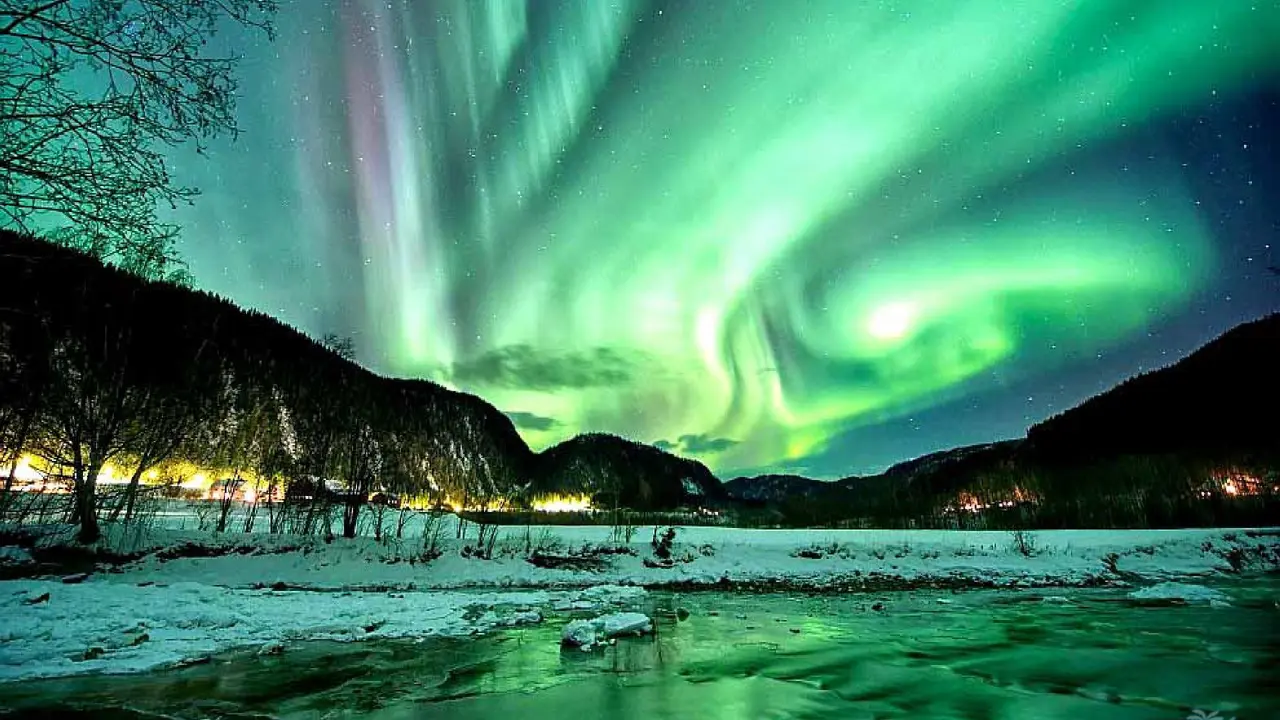 Menikmati Cantiknya Aurora Borealis dalam Gelas Mug Unik Ini
