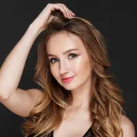 Tren Model Rambut Remaja 2025 yang Wajib Kamu Coba. (foto/dok: freepik/drobotdean)