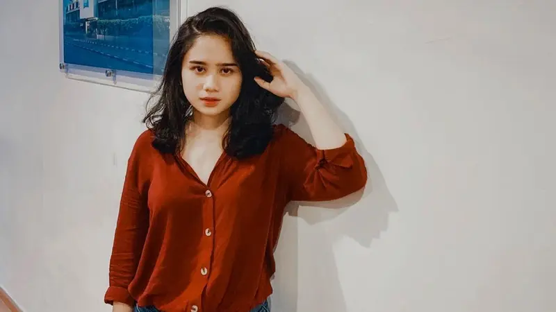 FOTO: Gaya Tissa Biani saat Pai Outfit Merah, Elegan dan Memesona