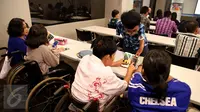 Penyandang disabilitas mengikuti sekolah pasar modal di Gedung BEI, Jakarta, Rabu (18/1). Sekolah ini digelar untuk memahami pentingnya peranan dalam meningkatkan literasi dan inklusi pasar modal Indonesia. (Liputan6.com/Angga Yuniar)