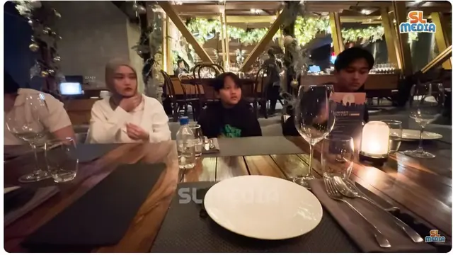 7 Potret Sule Ajak Santyka Fauziah Dinner Bareng Anak-Anaknya, Akrab Banget