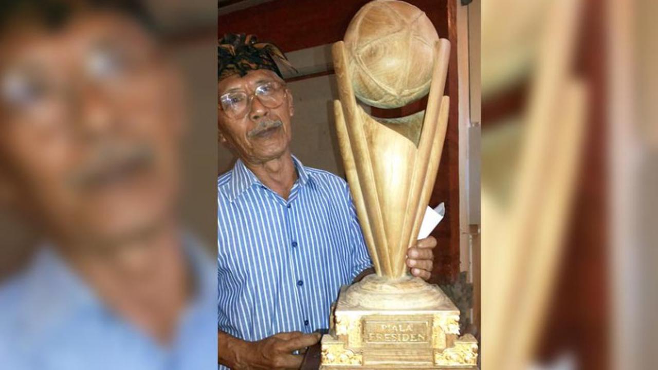 Mengapa Trofi Piala Presiden Terbuat dari Kayu?