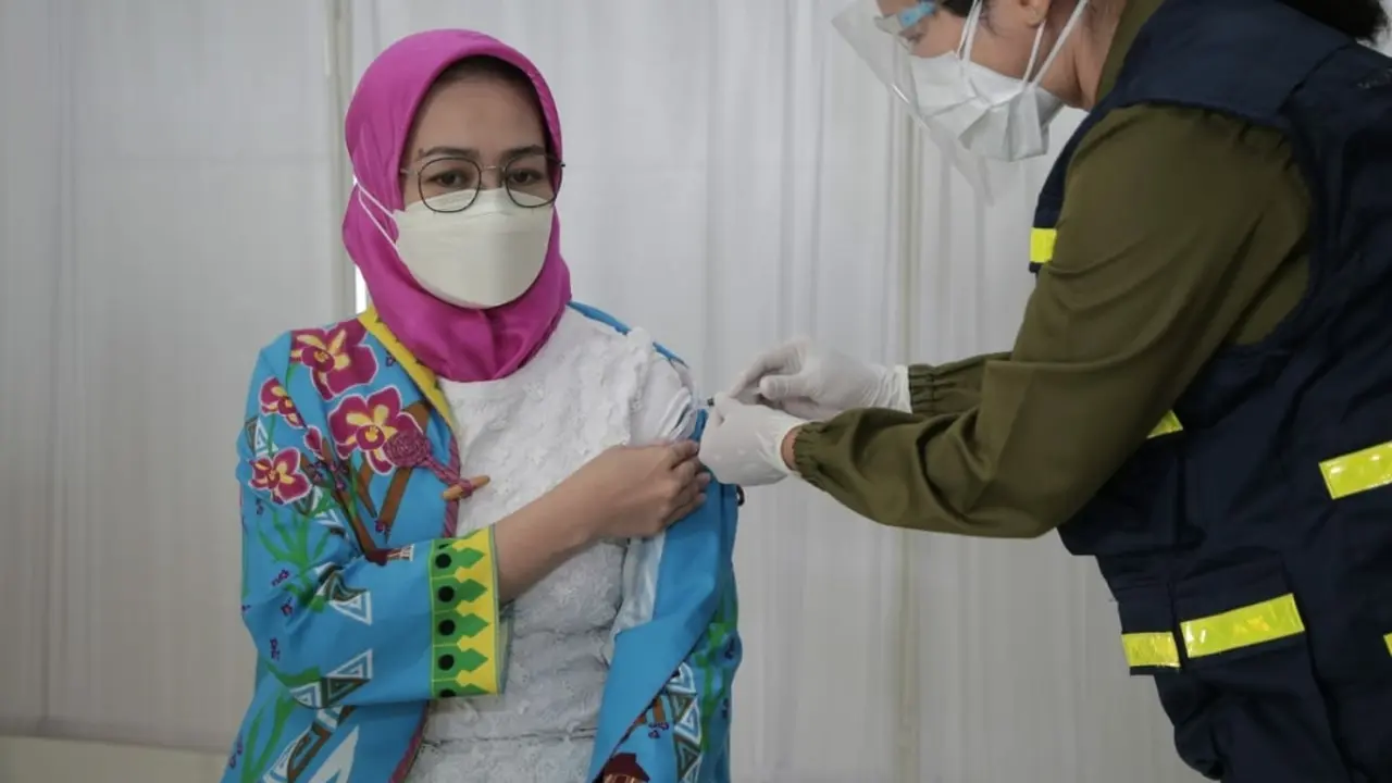 Wali Kota Tangsel Divaksinasi Covid-19 Tahap Kedua