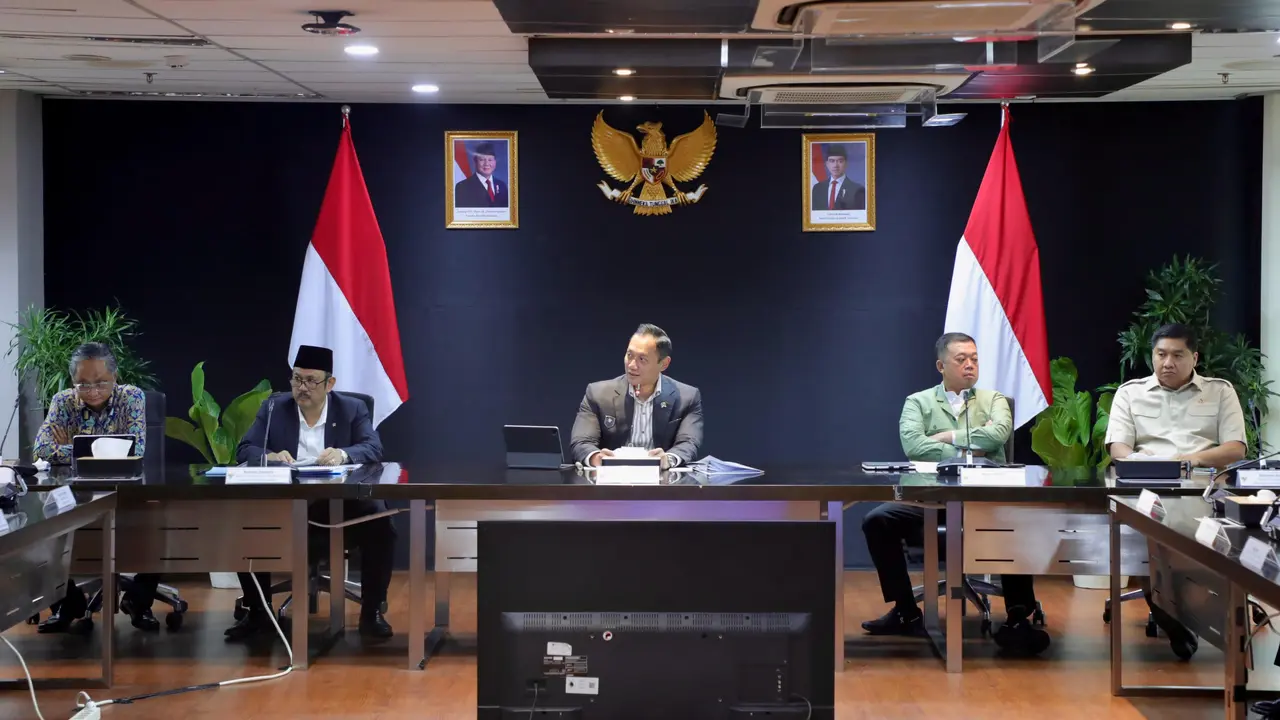Menko Bidang Infrastruktur dan Pembangunan Kewilayahan, Agus Harimurti Yudhoyono (AHY) saat rakor perlindungan pesisir dan penanganan banjir. (Foto: Istimewa)