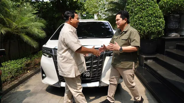 Menteri BUMN Erick Thohir dan Menteri Pertahanan Prabowo Subianto menggelar makan siang bersama di kediaman Erick, di Menteng, Jakarta Pusat.