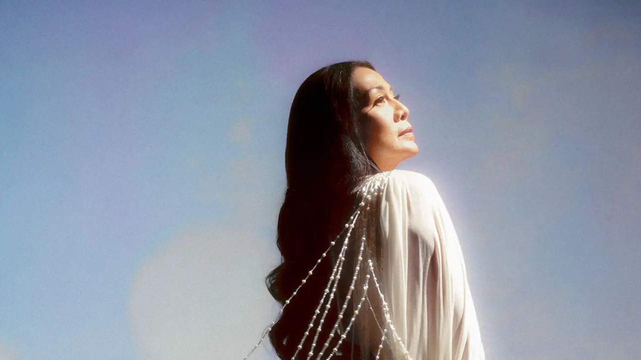 Dee Lestari dalam album  ( Jangan ) Jatuh Cinta. (ist)