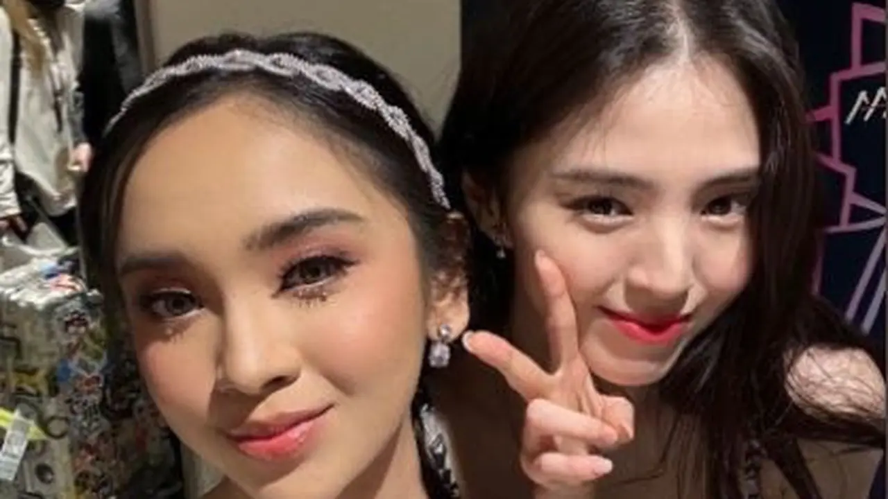 Pesona Lyodra bak Dewi di Asia Artist Awards 2022, Sempat Foto Bareng Han So Hee