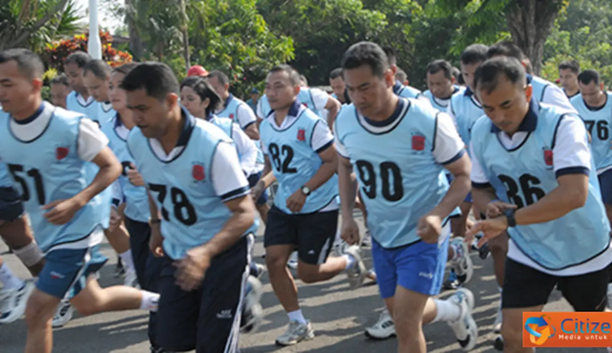 Citizen6, Surabaya: Sebanyak 428 Bintara dari berbagai Kotama TNI AL memperebutkan 200 kursi pada seleksi masuk Diktukpa TNI AL Angkatan ke-42 2012 yang digelar, Rabu (26/9). (Pengirim: Penkobangdikal).