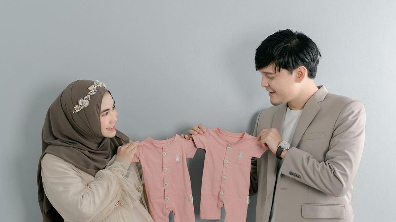 8 Gaya Maternity Shoot Anisa Rahma dan Anandito, Tampil Menawan