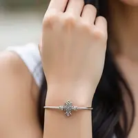 Ilustrasi Gelang Perak (Sumber Gambar: Meta AI)