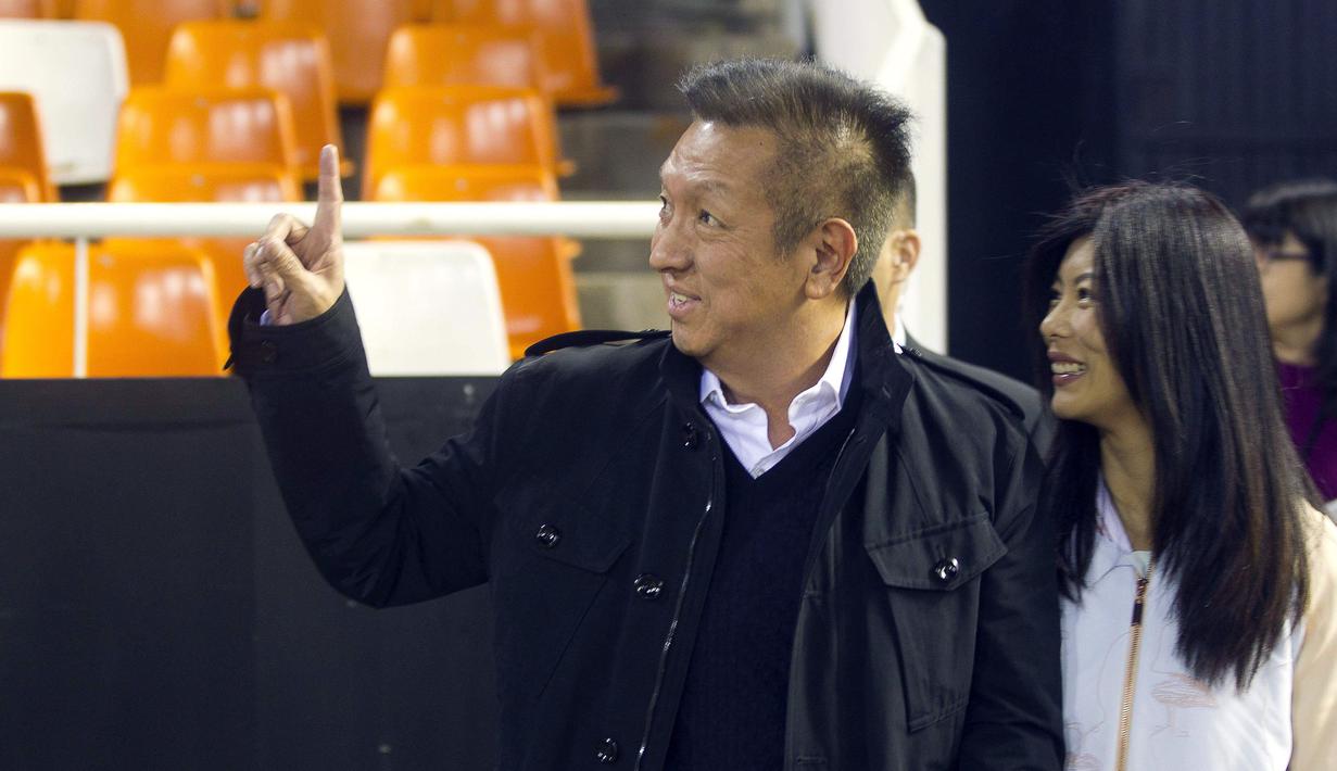 Peter Lim, Pengusaha real estate asal Singapura adalah pemilik klub Valencia FC, Spanyol dan pemegang 50 persen saham klub Inggris Salford City FC.  (EPA/Manuel  Bruque)