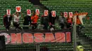 Beberapa suporter menyaksikan langsung laga persahabatan timnas Indonesia kontra Suriah pada laga persahabatan di Stadion GBK Jakarta, (15/11/2014). (Liputan6.com/Helmi Fithriansyah)