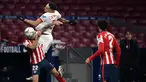 Bek Atletico Madrid, Mario Hermoso (kiri) bersaing dengan gelandang Sevilla, Lucas Encamps dalam lanjutan Liga Spanyol 2020/2021  di Stadion Wanda Metropolitano, Madrid, Spanyol, Rabu (13/1/2021) dini hari WIB. Atletico Madrid membungkam Sevilla dengan skor 2-0. (PIERRE-PHILIPPE MARCOU / AFP)