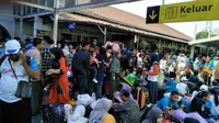 25 Ribu Pemudik Padati Stasiun Pasar Senen Jakarta