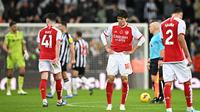 Reaksi kecewa sejumlah pemain Arsenal setelah kalah 0-1 dari Newcastle United pada laga lanjutan Liga Inggris 2023/2024 yang berlangsung di Stadion St. James' Park, Newcastle, Inggris, Minggu (05/11/2023) WIB. Kekalahan ini menjadi yang pertama bagi Arsenal pada musim 2023/2024. (AFP/Oli Scarff)