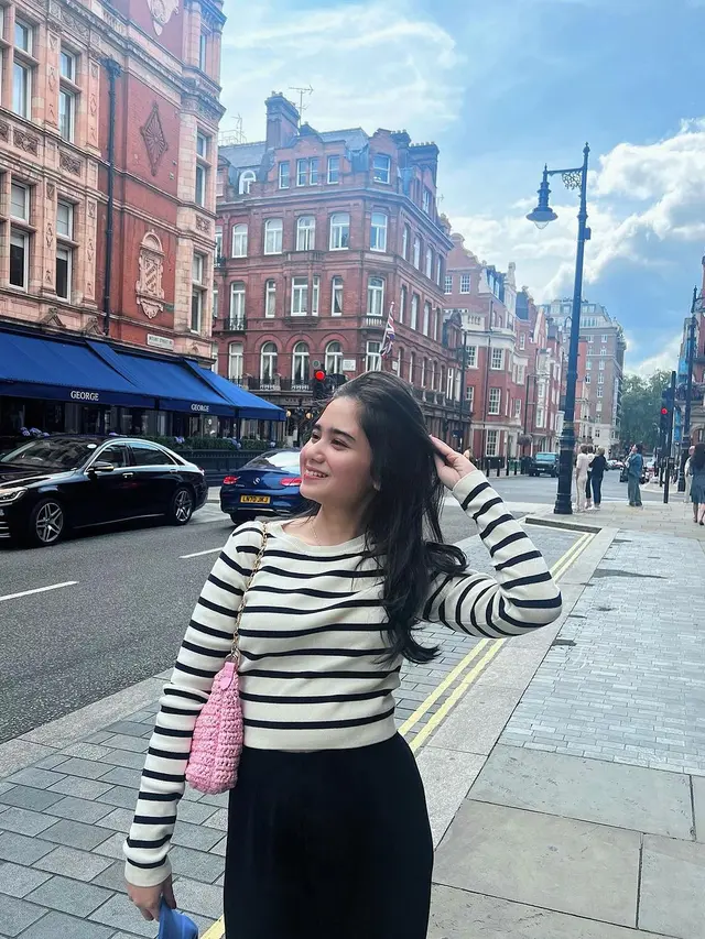 7 Potret Liburan Keluarga Maia Estianty ke London, Seru Ajak Calon Mantu
