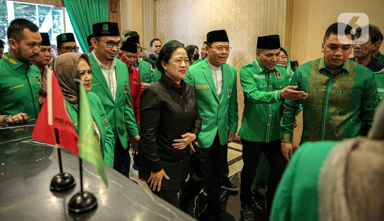 Dalam pertemuan tersebut, PDIP dan PPP membahas terkait kerangka tim pemenangan bakal calon presiden Ganjar Pranowo serta membahas kordinasi dan konsolidasi relawan pemenangan Ganjar. (Liputan6.com/Faizal Fanani)