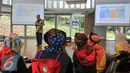 Suasana belajar Campus Citizen Journalist Green Adventure Camp bersama WIKA, Bogor, Senin (30/5/2016). Acara ini adalah kerjasama antara Liputan6.com dengan PT WIKA untuk Citizen Journalist.(Liputan6.com/ Yoppy Renato)