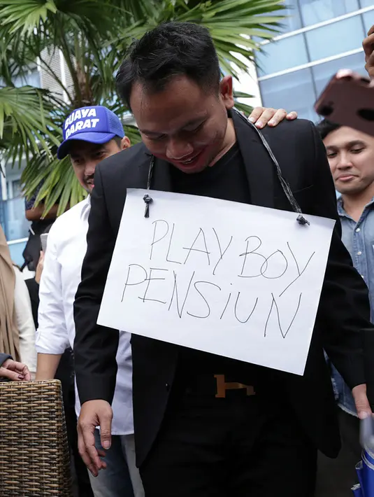 Resepsi pernikahan pasangan ini akan digelar secara mewah. Menurutnya, untuk acara resepsi yang akan di gelar di Ancol, Jakarta Utara itu menghabiskan uang hingga 5 miliar. (Deki Prayoga/Bintang.com)