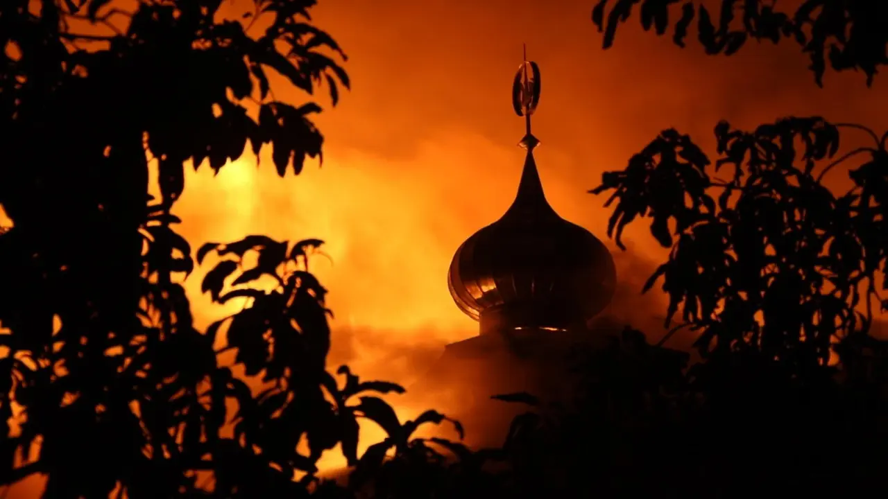 Kebakaran di Flamboyan Bawah, Kecamatan Pahandut Kota Palangka Raya, Selasa (1/8/2023). (Foto: Liputan6.com/Marifka Wahyu)