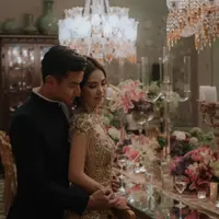 Dion Wiyoko dan Fiona Anthony menjalani prosesi Tionghoa jelang pernikahan. (Instagram/fionaanthony)