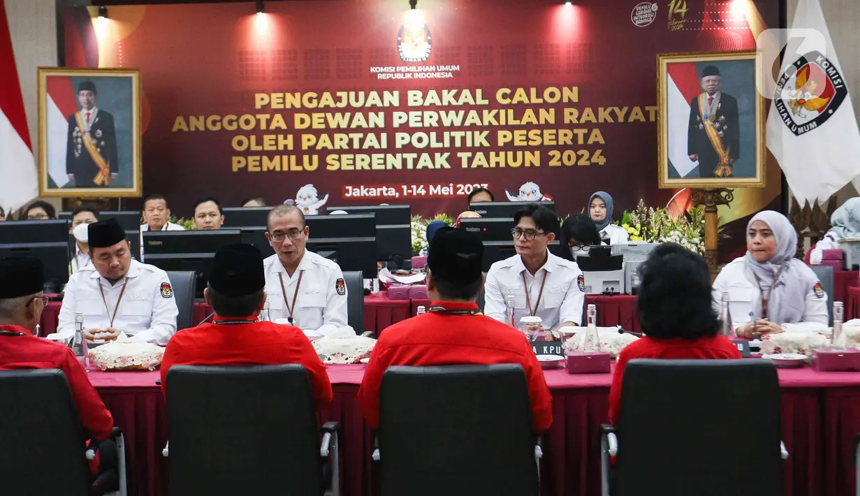 PDIP beserta sejumlah partai lain melakukan pendaftaran bacaleg ke KPU hari ini. (Liputan6.com/Herman Zakharia)