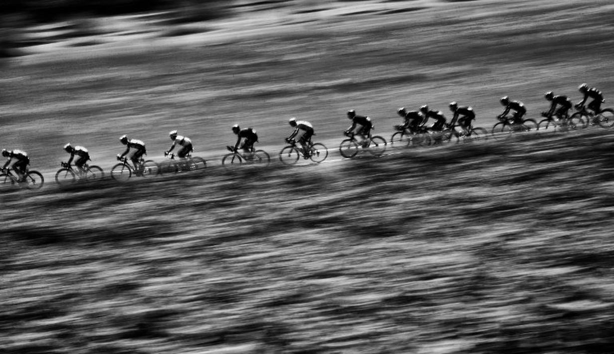 Suasana balapan di Etape 16 Tour de France antara Bourg-de-Peage dan Gap, Prancis. (20/7/2015). (AFP Photo/Jeff Pachoud)