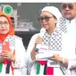 Pakai Outfit dan Turban Putih, Menlu Retno Marsudi Baca Puisi Buatannya di Aksi Bela Palestina.&nbsp; foto: Youtube&nbsp;OFFICIAL TVMUI