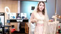 Selebgram CS Wijaya Foto Bareng Kekasih dan Cimoy Montok, Warganet Jadi Cemas
