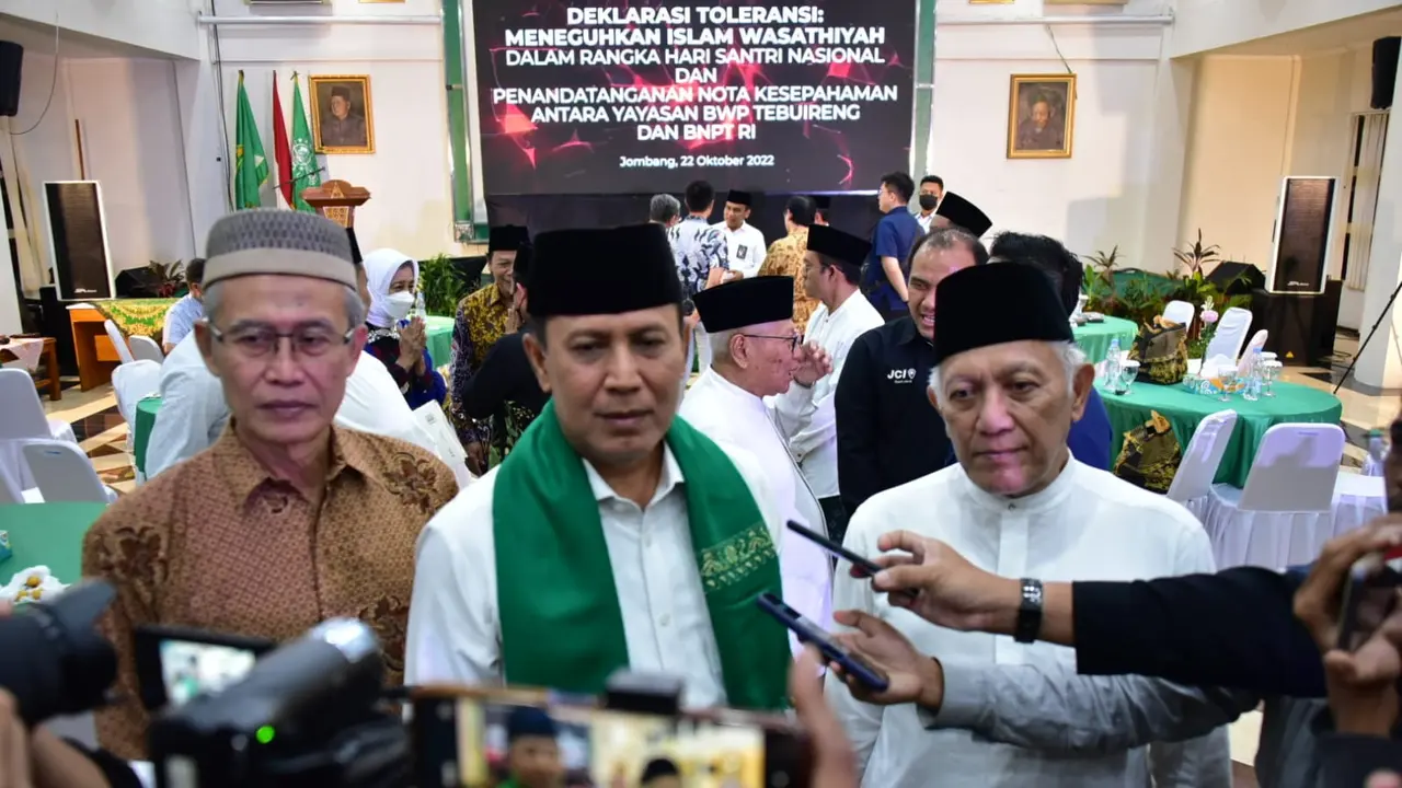 Kepala Badan Nasional Penanggulangan Terorisme (BNPT), Komjen Boy Rafli Amar (tengah) di Pondok Pesantren Tebuireng, Jombang. (Istimewa)