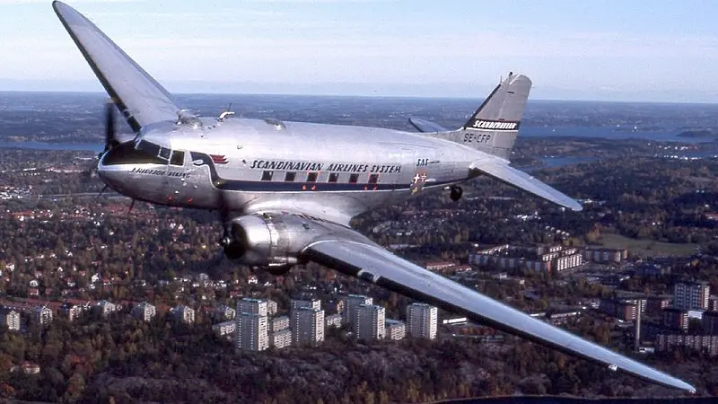 Ilustrasi pesawat DC-3, seperti yang digunakan Air Indiana 216 (Wikimedia Commons)