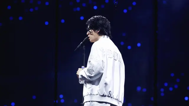 Dua busana Suga BTS untuk konser solo dibuat langsung oleh Valentino, credit: Tim Suga