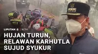 Petugas pemadam kebakaran di Kabupaten Banjar, Kalimantan Selatan, sujud syukur saat hujan mengguyur. Air memang menjadi kebutuhan utama dalam pemadaman kebakaran hutan dan lahan, terutama untuk mematikan api yang masih menyala di bawah permukaan tan...