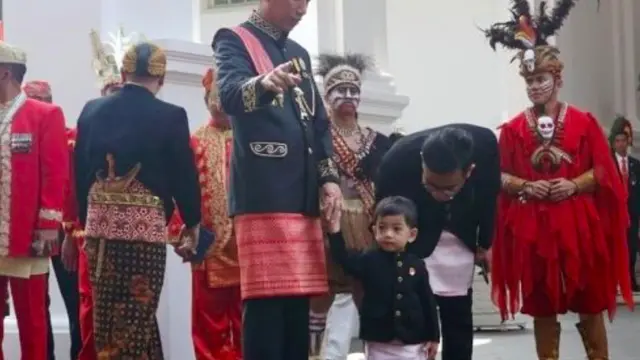 Jadi Sorotan, Potret Lucu Jan Ethes Ikut Jokowi Upacara HUT ke-73 RI